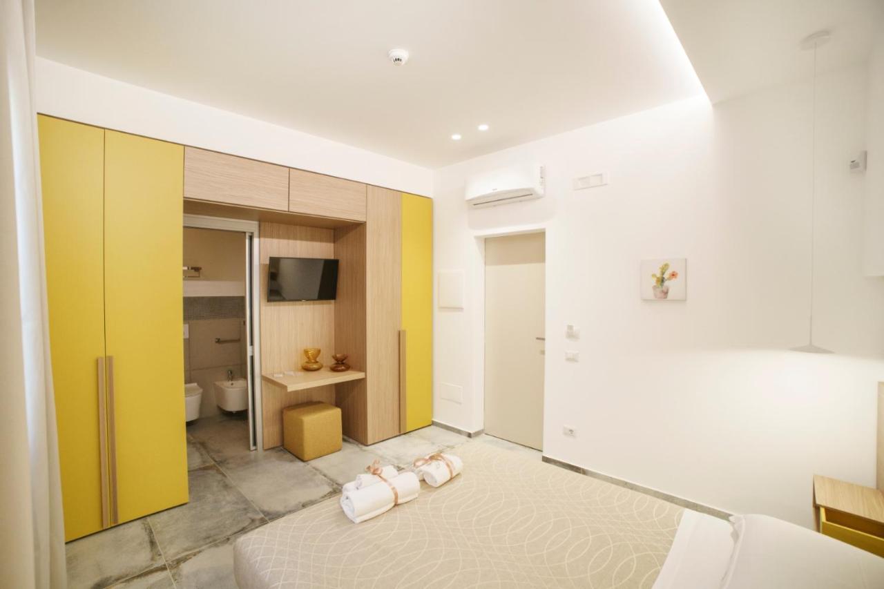 Oasi Del Golfo Suites B&B 卡斯泰拉马莱 外观 照片
