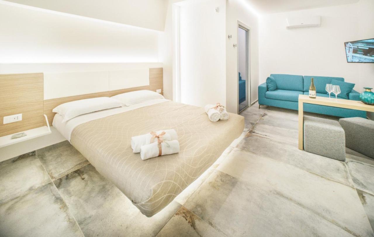 Oasi Del Golfo Suites B&B 卡斯泰拉马莱 外观 照片
