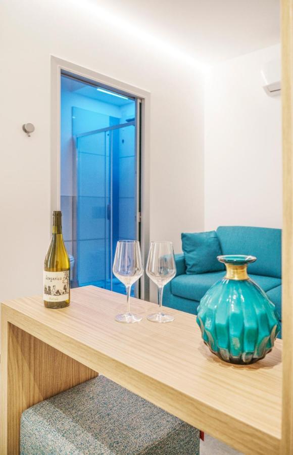 Oasi Del Golfo Suites B&B 卡斯泰拉马莱 外观 照片